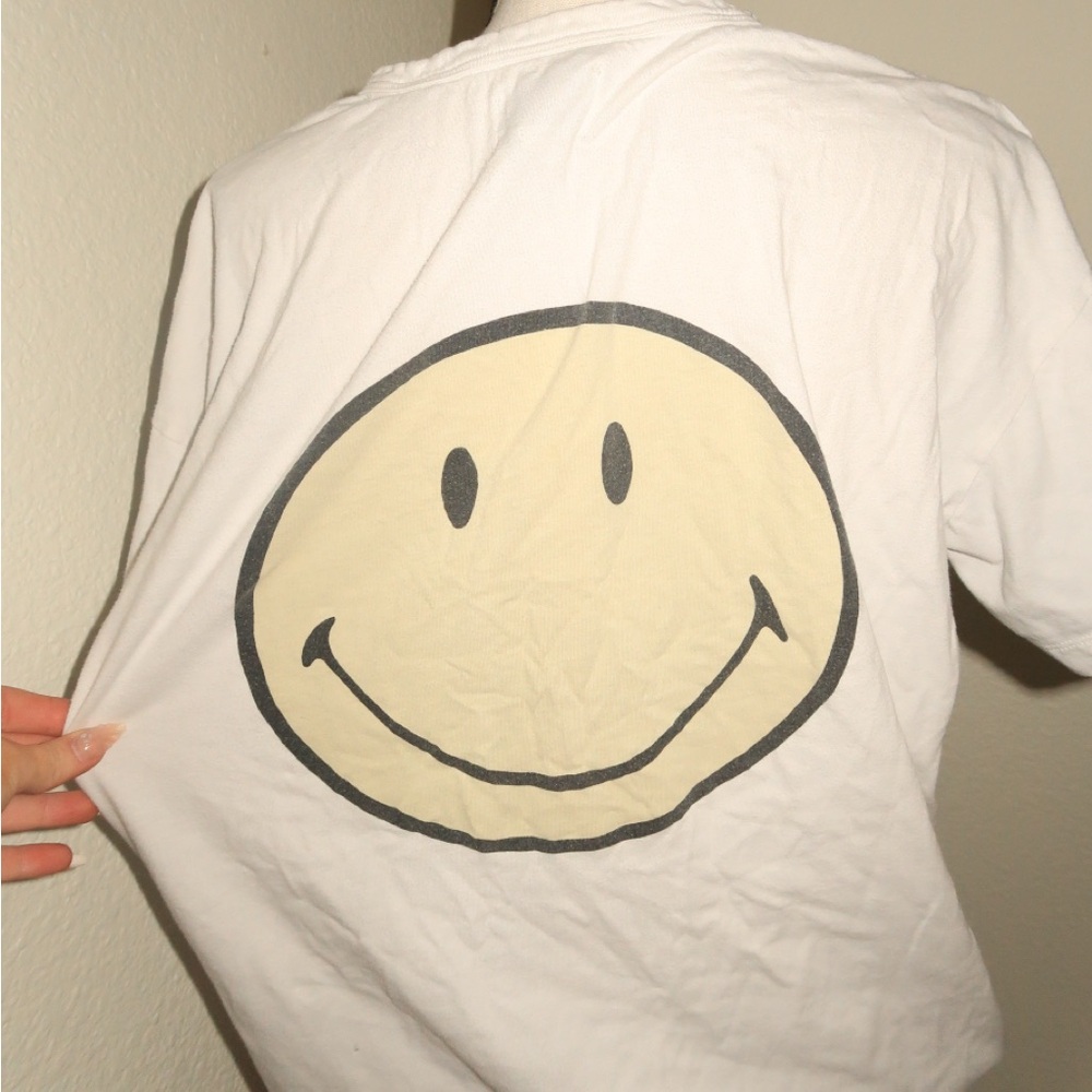 American Eagle Outfitters White Short-Sleeve Tee with Pocket Smiley - Picture 2 of 9